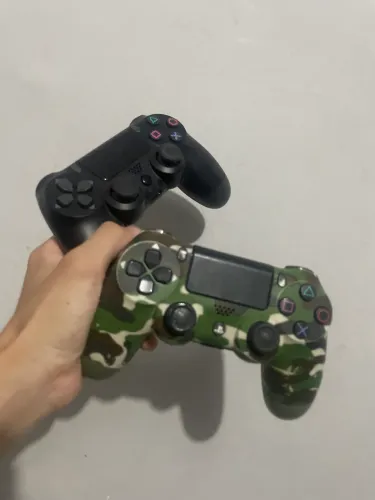 Vendo controle de PS4 Usado 50reais cada um, barrio Flores 