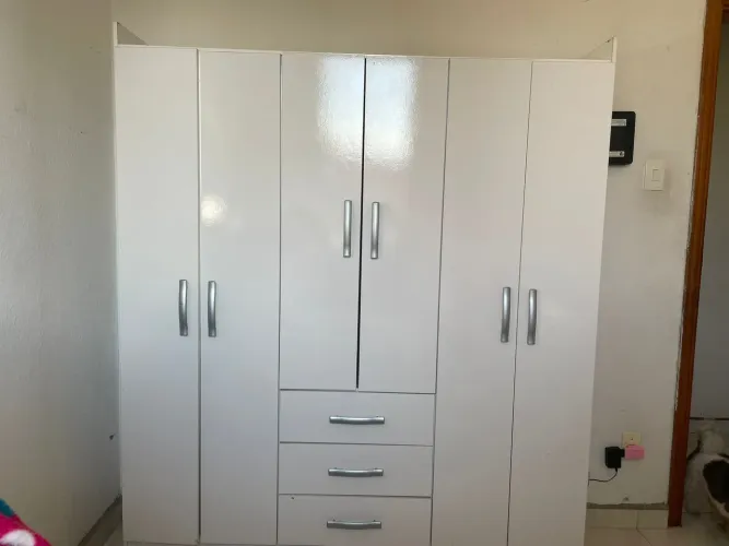 Guarda-Roupa 6 Portas Branco - Bom Estado