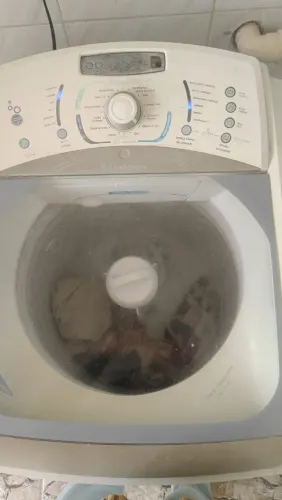 Vendo máquina de lavar Eletrolux 15 kg.