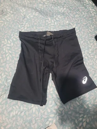 Bermuda compressão ASICS Tamanho P com 1 Bolso para corrida