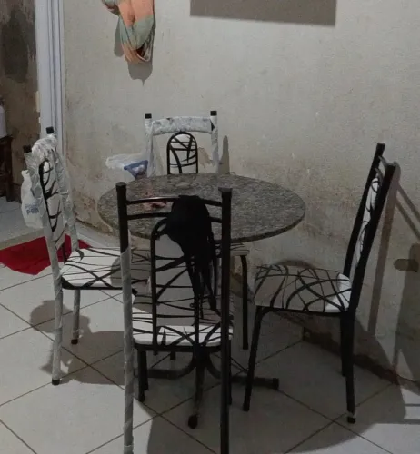 Mesa Com 4 Cadeiras