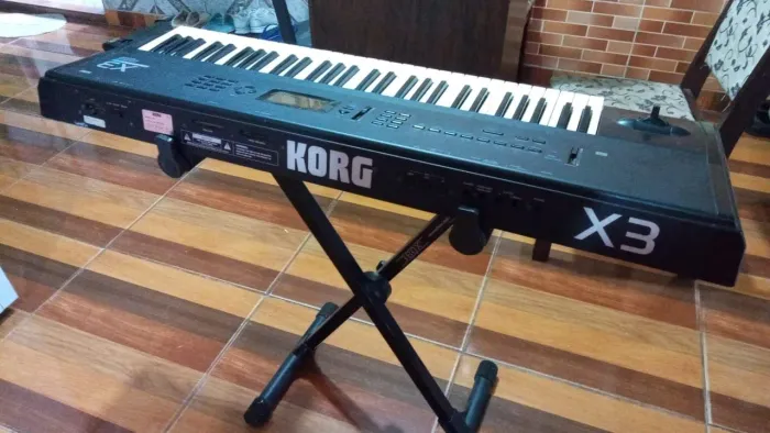 Teclado Korg X3
