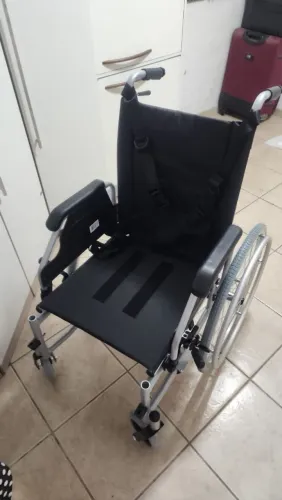 CADEIRA DE RODAS DELLAMED D700 ALUMÍNIO RECLINAVEL NA CAIXA