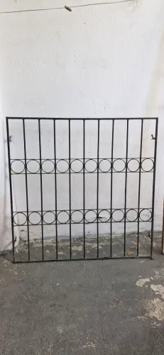 Grade de ferro 1,20 x 1,19 m - R$ 220