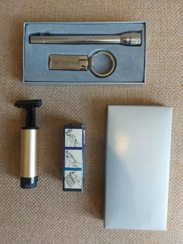Kit Executivo Vintage, lanterna, chaveiro, barbeador