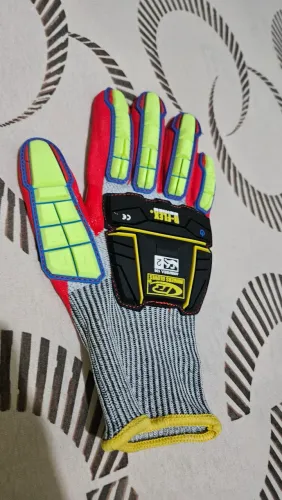 Luva anti impacto, nunca usada.