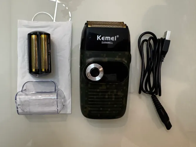 Barbeador Elétrico Shaver Kemei Km2027 Bivolt Profissional Cor Verde-escuro 110V/220V