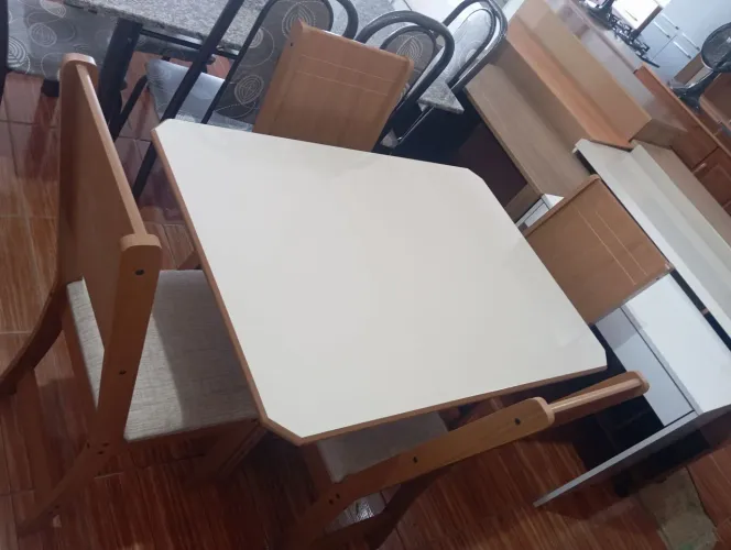 Mesa 4 cadeiras nova em oferta