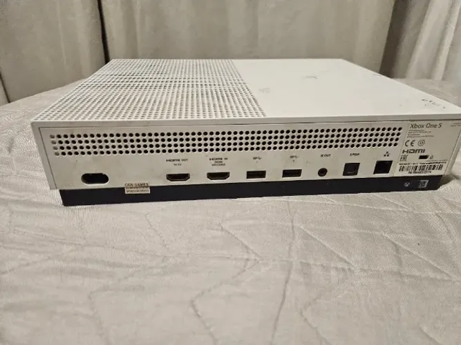 Vendo Xbox one, com uma manete, Fifa 25 e 26 digital, 1250,00