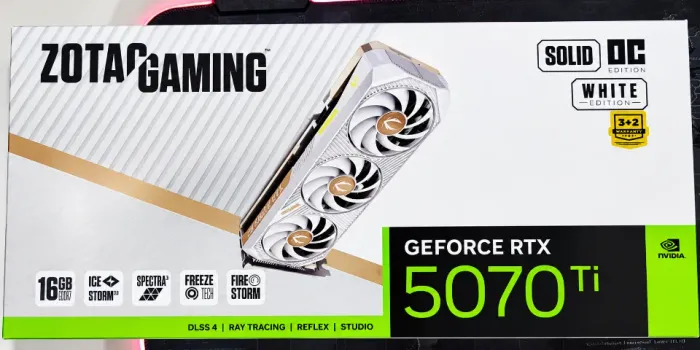 Placa de Vídeo Zotac GeForce RTX5070TI Solid OC White 16GB GDDR7 PCI-Express
