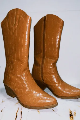 Bota cano médio Caramelo