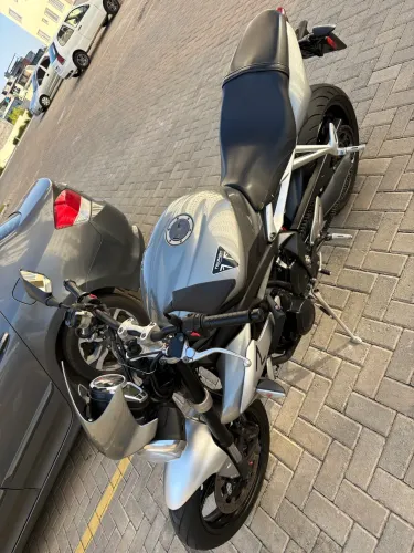 TRIUMPH STREET 675R