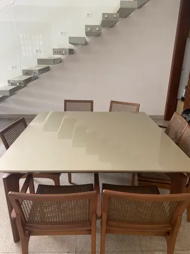 Mesa de jantar quadrada com 8 cadeiras