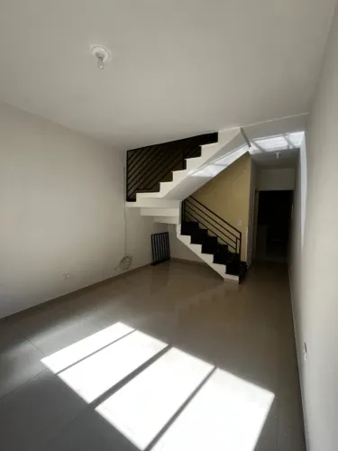 ALUGO SOBRADO R$ 1.700,00 - APENAS PARA FAMÍLIA - RESIDENCIAL - ASSIS