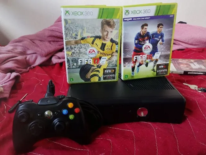 Xbox 360 slim com dois jogos originais