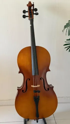 Violoncelo Straus.