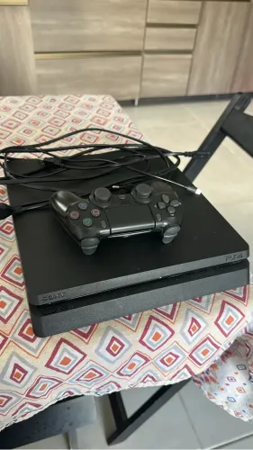 PlayStation 4 Slim 1T