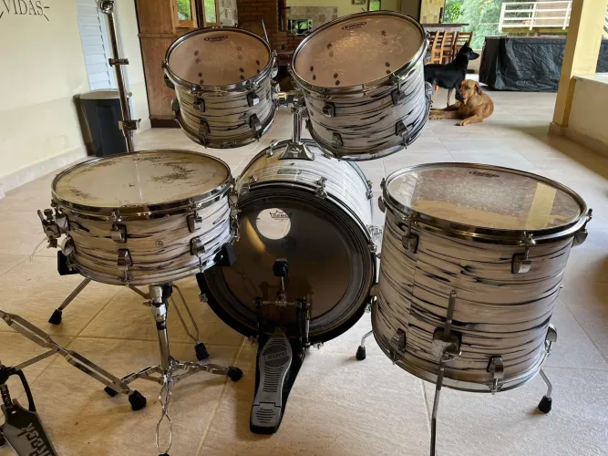 Bateria semi nova, completo