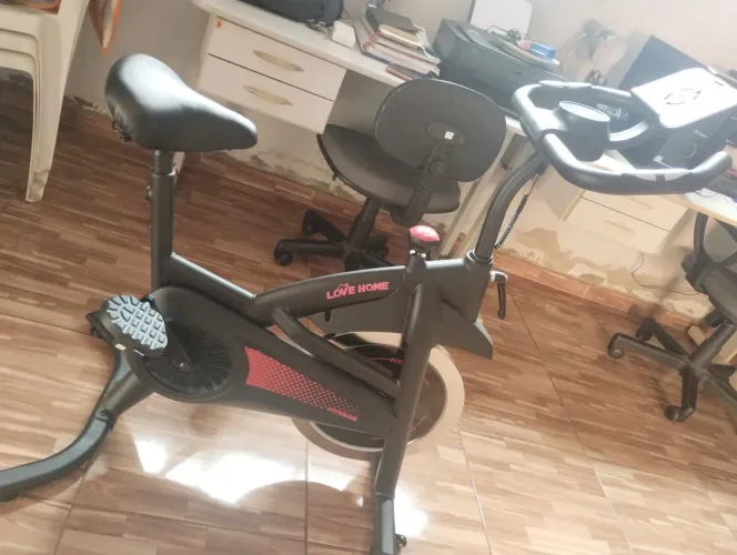 Nova !!!Bicicleta ergométrica. sem marcas de uso.