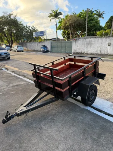 Reboque um eixo novo