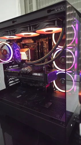 PC Gamer AM5 Ryzen 7 7800X3D + RX 9070 XT 16GB + 32gb Ram + NVMe 1TB