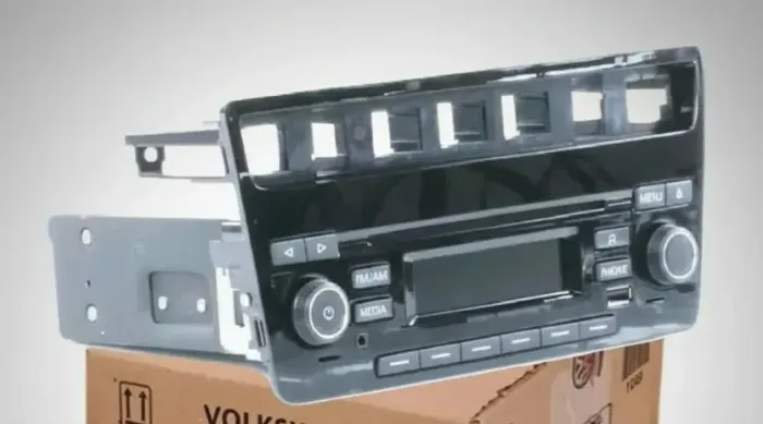 Rádio Automotivo Volkswagen original com Bluetooth.