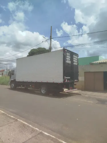 Caminhão baú