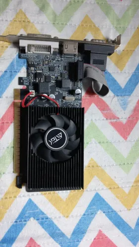 Placa de vídeo NVIDIA GeForce Gt 610 2Gb DDR3