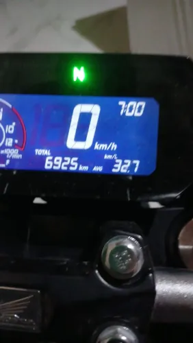 Vende uma moto cb novo com 6meses de uso