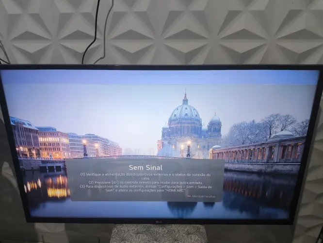 Smart TV LG 43 leia a descrição.
