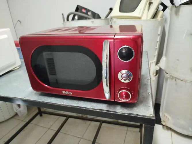 Microondas Philco vermelho 20 litros