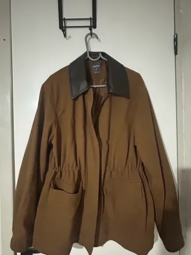Casaco Parka Primark marrom com gola em courino,, usado 1 hr, peça desejo esgotou em min