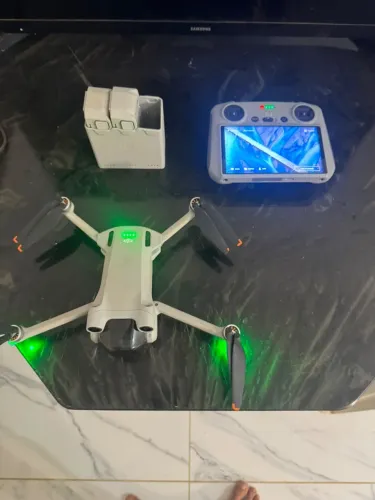 Drone DJI mini 3 pro + RC c/ tela + kit fly more