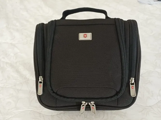 Necessaire Victorinox deluxe (toiletry Bag).