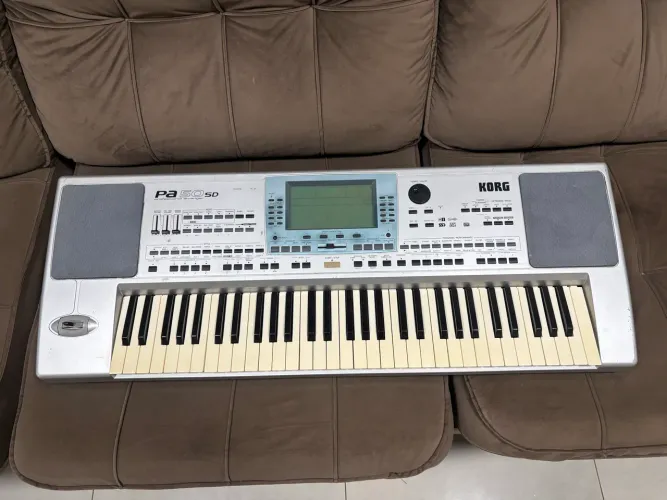 Teclado Korg pa50