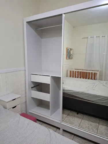 Guarda-roupa semi novo 
