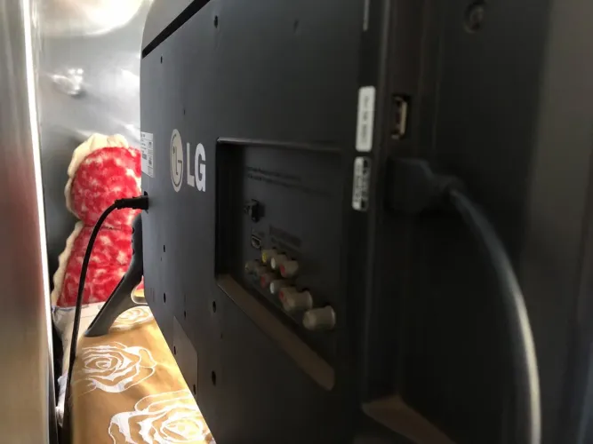 TV LG 32 polegadas não é smart