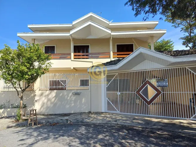 ALUGO E VENDO SOBRADO NO SANTA PAULA EM JACAREI - SP com 4 dormitórios (sendo 3 suítes)