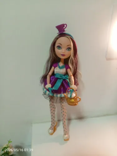 Boneca Ever After Madeline 