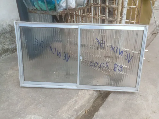 Vende-se janela