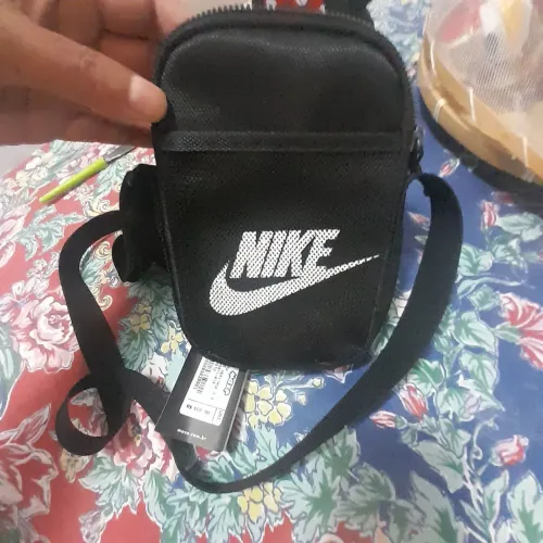 Shold bag nike original nova valor desapego somente venda eu levo e entrego valor 60 reais