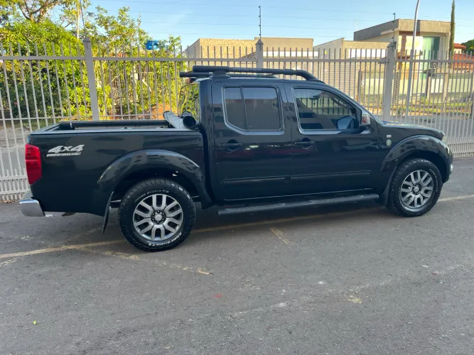 Nissan Frontier SL CD 4X4 2.5tb Diesel AUT 2013