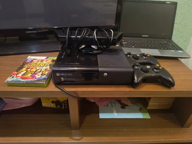 Xbox 360 super slim + 2 controles + kinect + 6 jogos