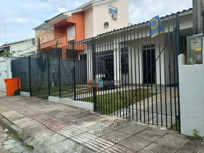 Casa Plana No Santa Monica com 225m2 Construida, próximo a Madre Benvenuta Mad
