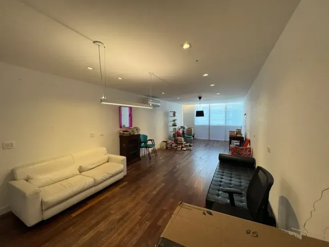 Escritório Reformado p/ venda - 52 m² - 1 sala ampla + copa e 1 vaga no melhor de Higienóp
