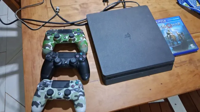 Ps4 slim, 1tb de memória
