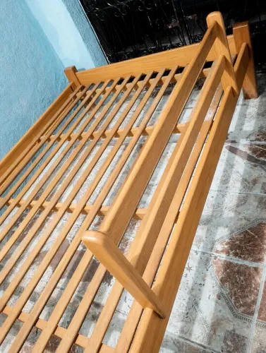 CAMA DE CASAL 1.40X 1.90 EM MADEIRA MACIÇA ANGELIN PEDRA. 10X NO CARTÃO SEM JUROS..