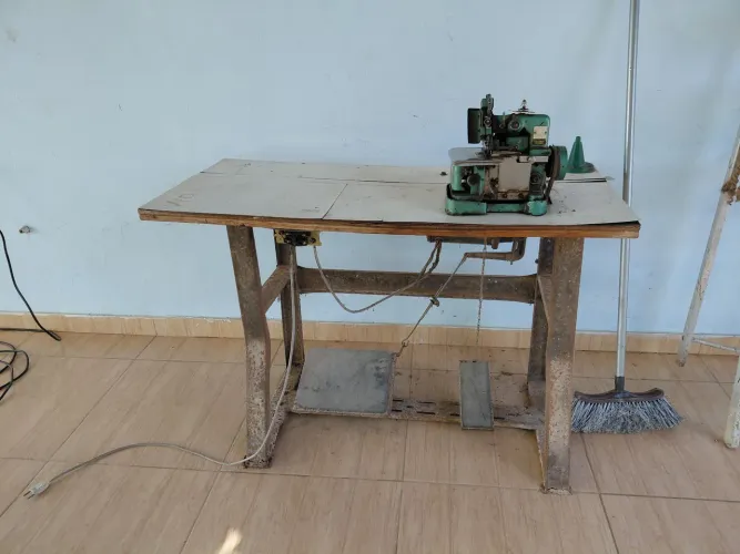 Máquina Overlock Chinesinha Newstar Gn1-6d Semi Industrial