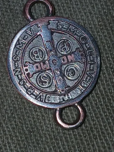 Medalha antiga de São Bento