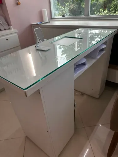 Mesa de manicure em MDF